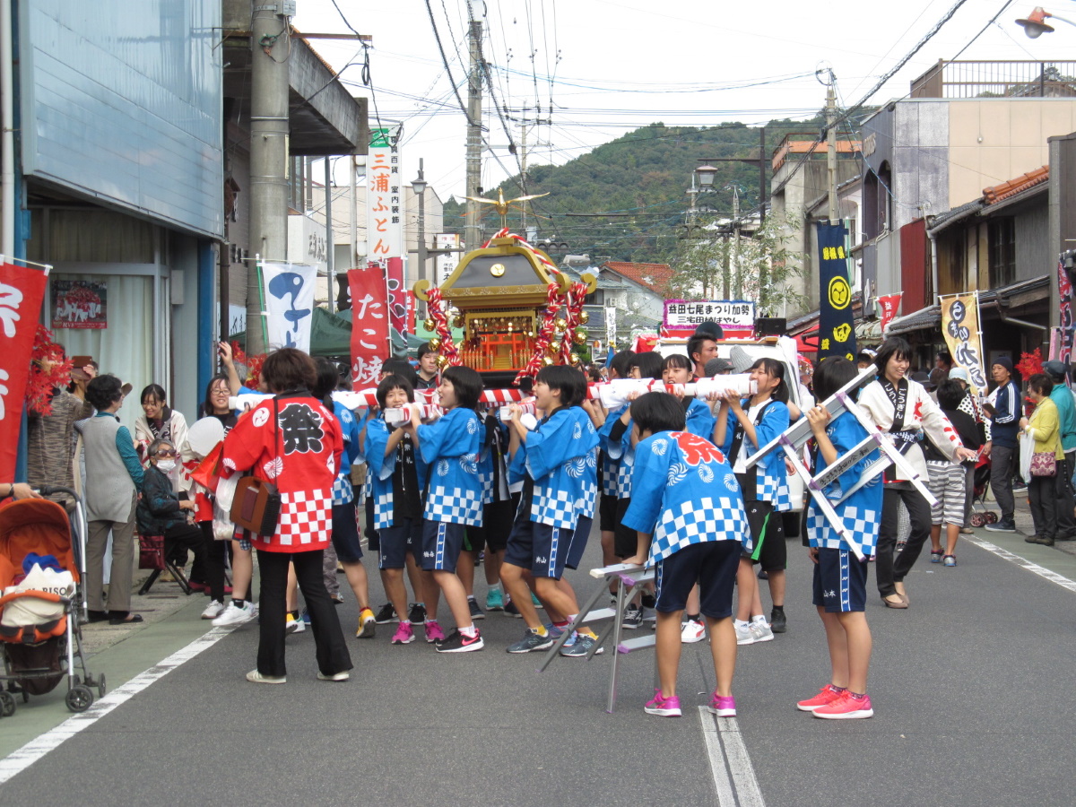 過去のレディースみこし